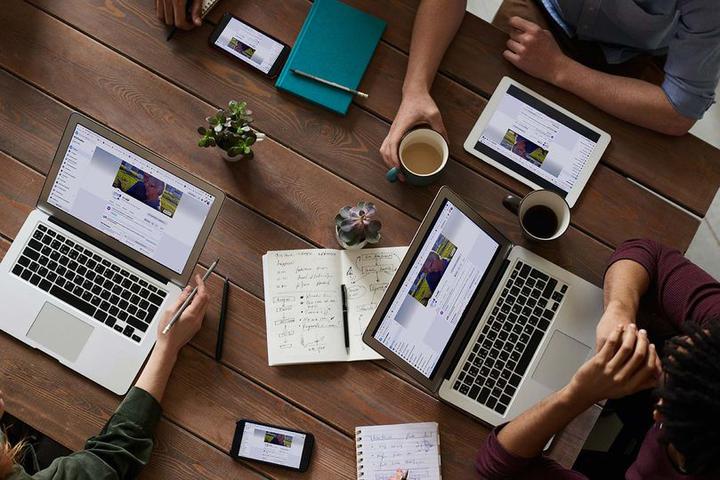 Digitális segítségnyújtás a Co-AGE pályázat keretein belül Digitális segítségnyújtás a Co-AGE pályázat keretein belül
