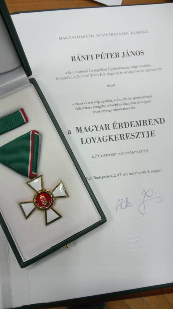 BÁNFI PÉTER JÁNOS, A SZOMBATHELYI EVANGÉLIKUS EGYHÁZKÖZSÉG VILÁGI VEZETŐJE, FELÜGYELŐJE A MAGYAR ÉRDEMREND LOVAGKERESZTJE POLGÁRI TAGOZATA KITÜNTETÉSÉBEN RÉSZESÜLT BÁNFI PÉTER JÁNOS, A SZOMBATHELYI EVANGÉLIKUS EGYHÁZKÖZSÉG VILÁGI VEZETŐJE, FELÜGYELŐJE A MAGYAR ÉRDEMREND LOVAGKERESZTJE POLGÁRI TAGOZATA KITÜNTETÉSÉBEN RÉSZESÜLT