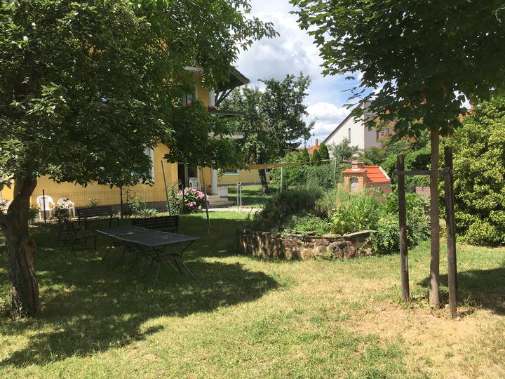 Megszplt a Evanglikus Templom melletti kertrsz